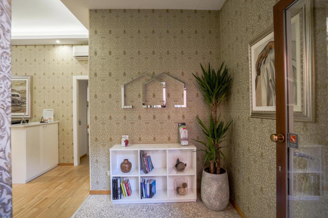 Monza City Rooms & Studios ภายนอก รูปภาพ