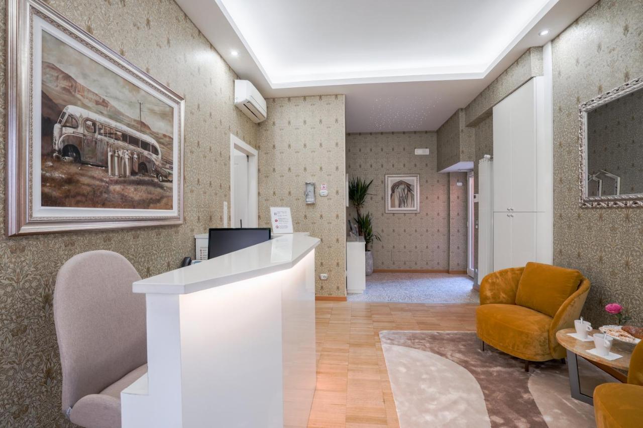 Monza City Rooms & Studios ภายนอก รูปภาพ