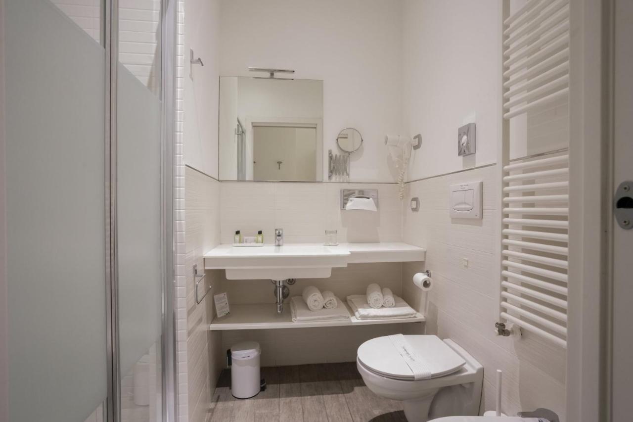 Monza City Rooms & Studios ภายนอก รูปภาพ