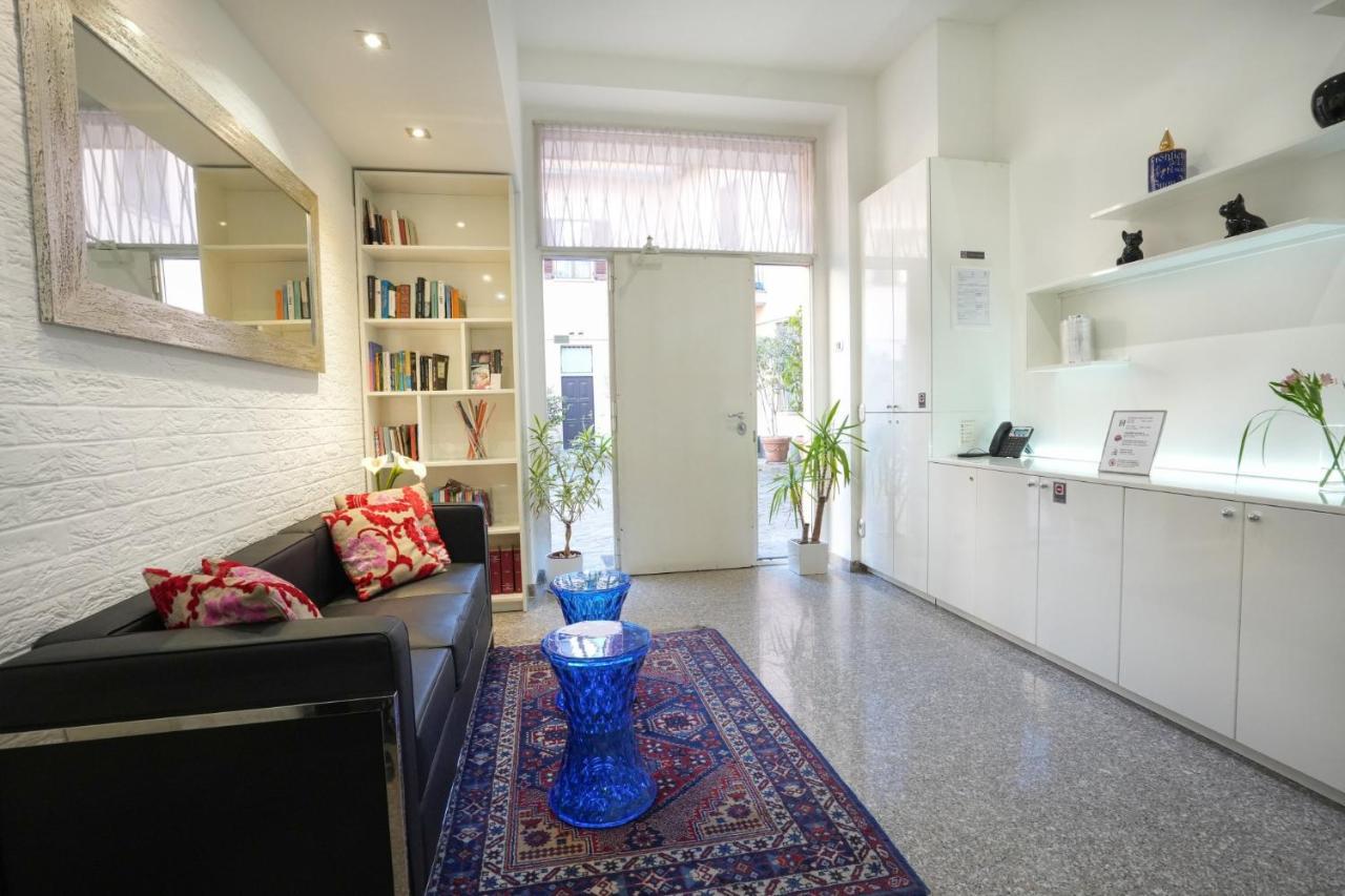 Monza City Rooms & Studios ภายนอก รูปภาพ