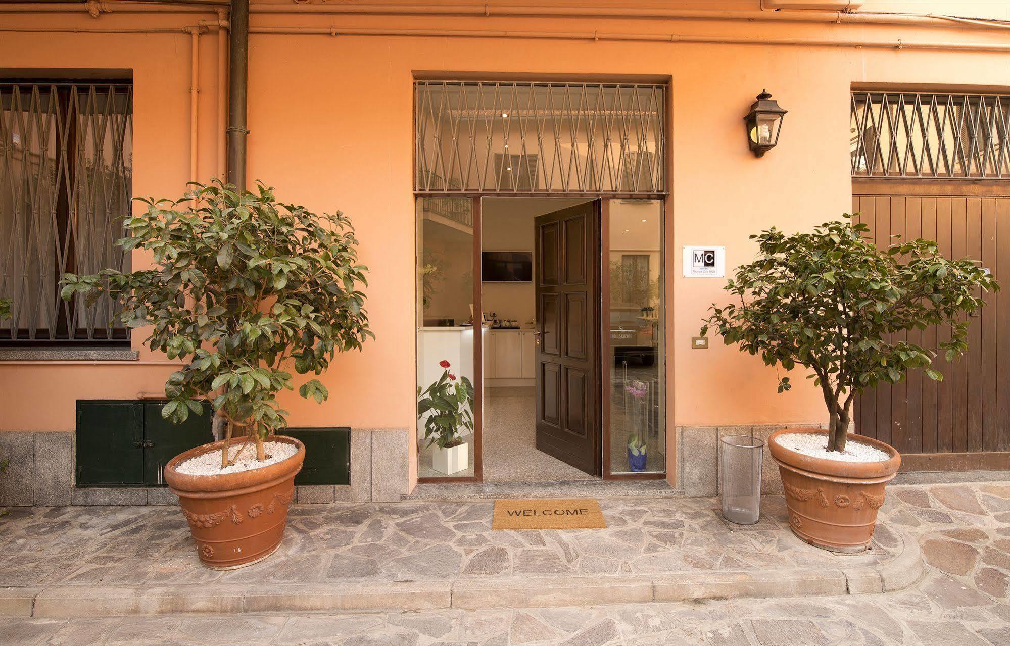 Monza City Rooms & Studios ภายนอก รูปภาพ