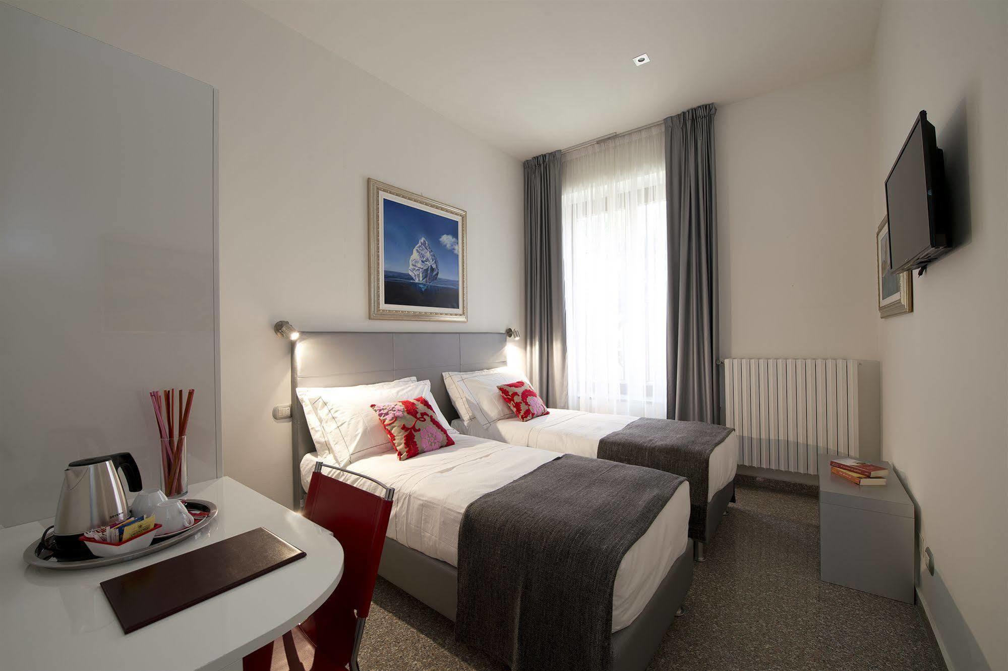 Monza City Rooms & Studios ภายนอก รูปภาพ