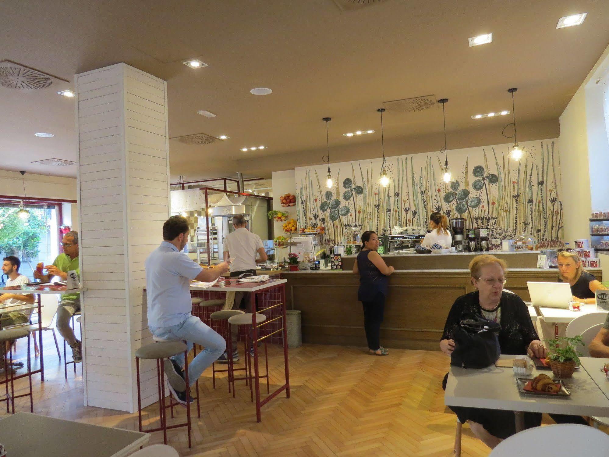 Monza City Rooms & Studios ภายนอก รูปภาพ