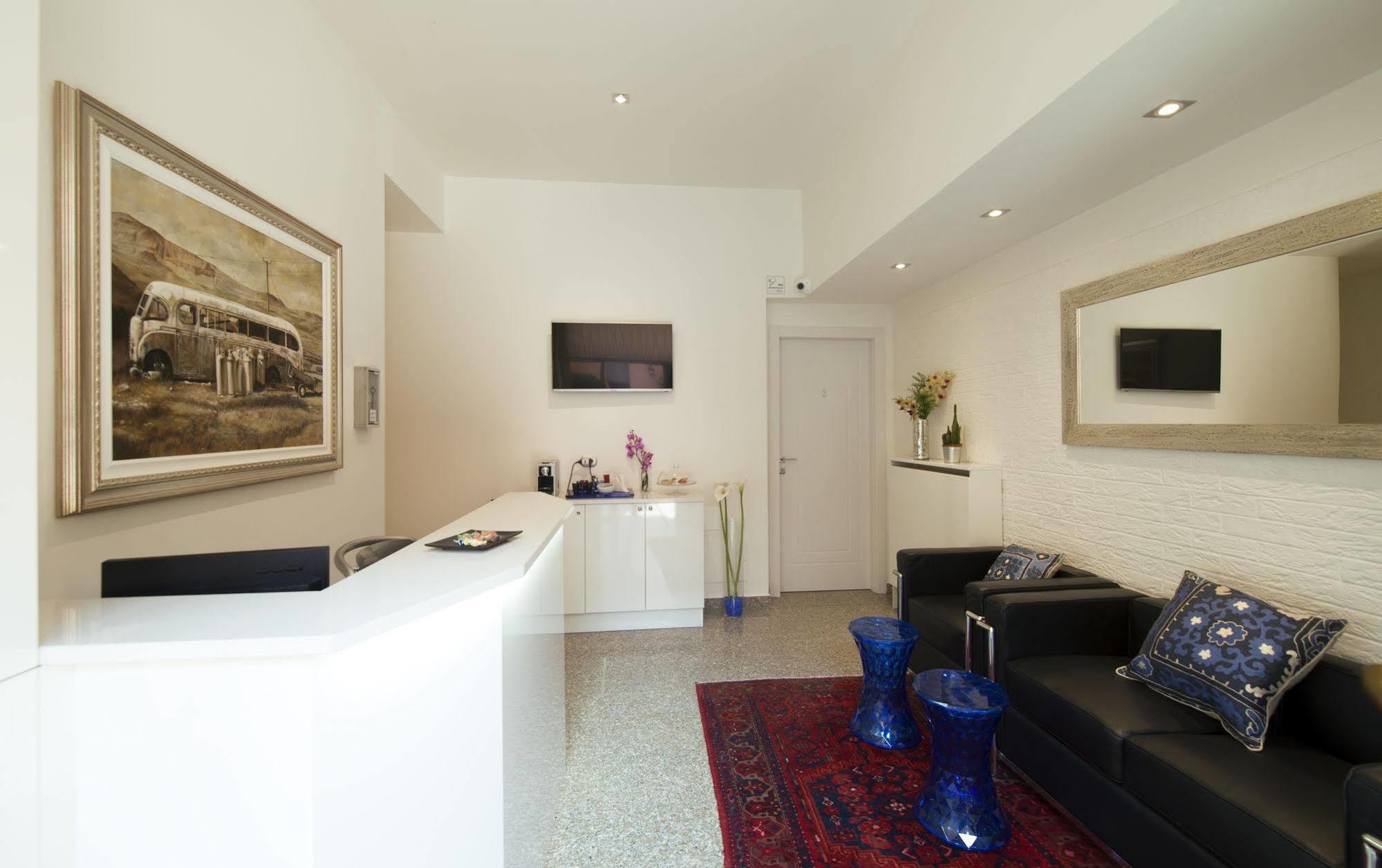 Monza City Rooms & Studios ภายนอก รูปภาพ