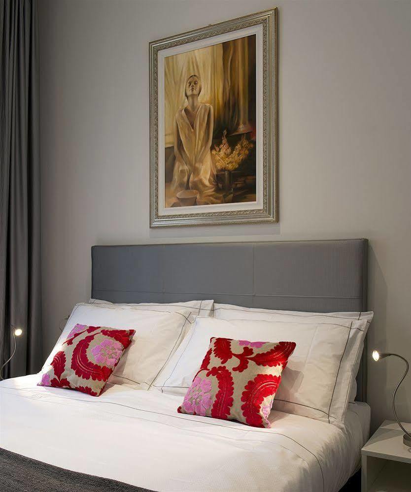 Monza City Rooms & Studios ภายนอก รูปภาพ